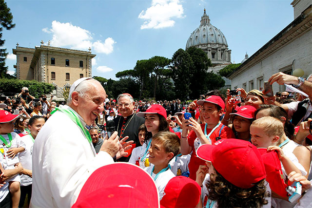 Papa-recibe-a-300-ninos-en-el-Vaticano