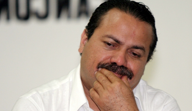 Alcalde-de-Cancun-recibe-dinero