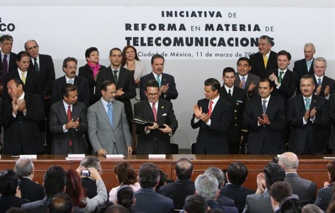 Ruben-Moreira-Participa-en-protocolo-de-decreto-de-la-ley-de-Telecomunicaciones