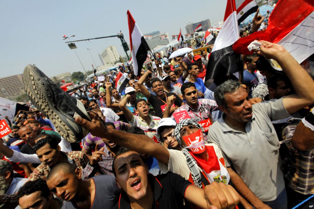 Manifestantes-pro-Morsi-se-manifiesta-durante-visita-de-diplomatico-de-EU