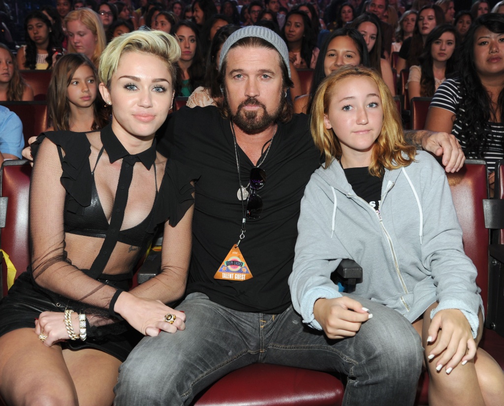 El-padre-de-Miley-Cyrus-rompe-el-silencio-y-sale-en-defensa-de-su-hija